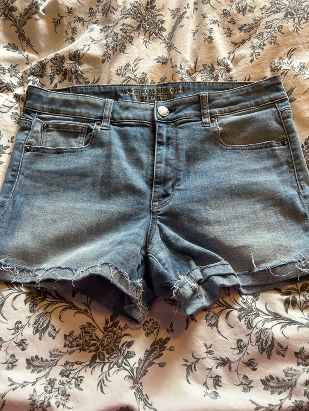 American Eagle Hi-Rise shortie